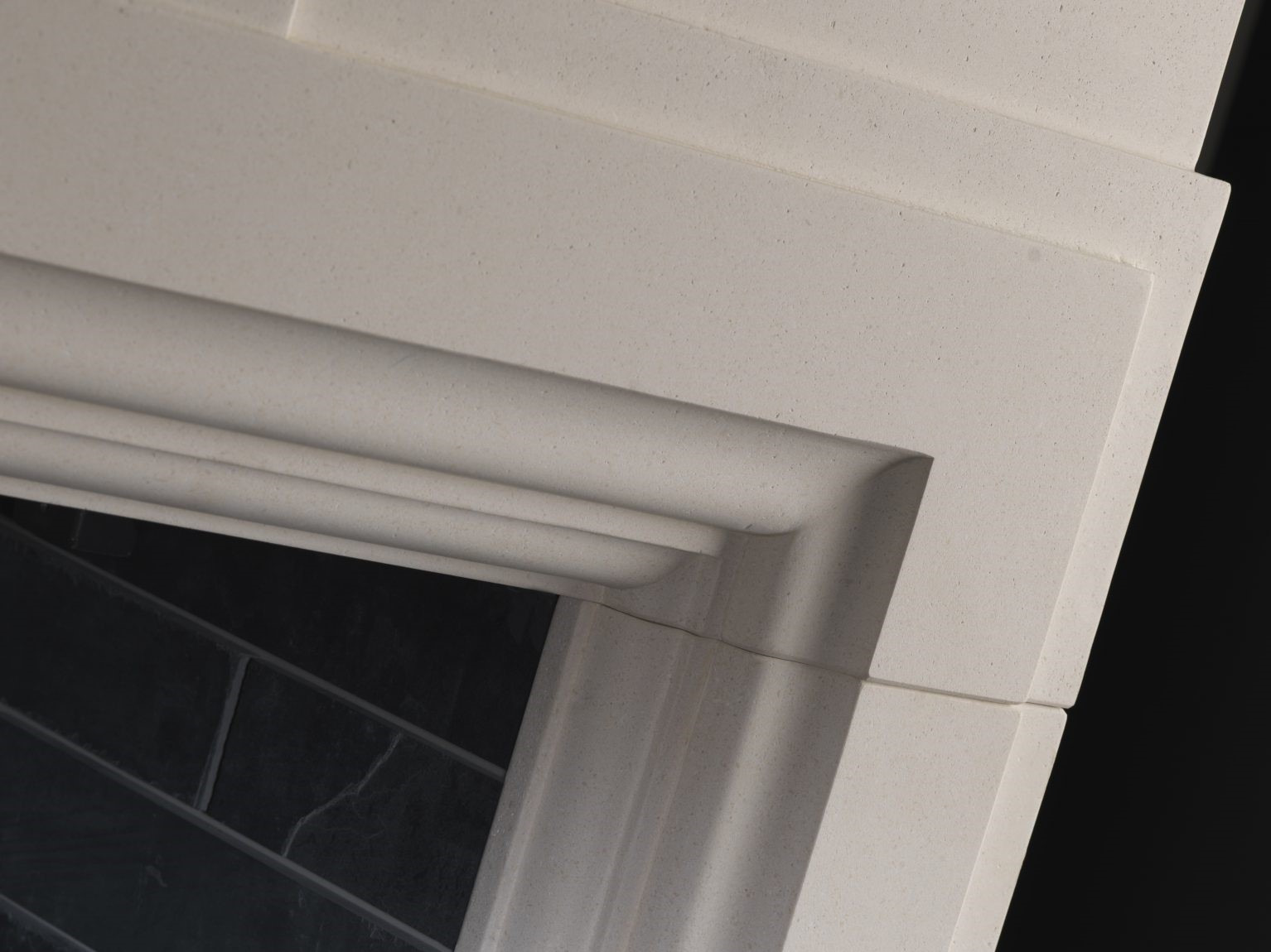 Hadley Mantle Detail 1536X1451